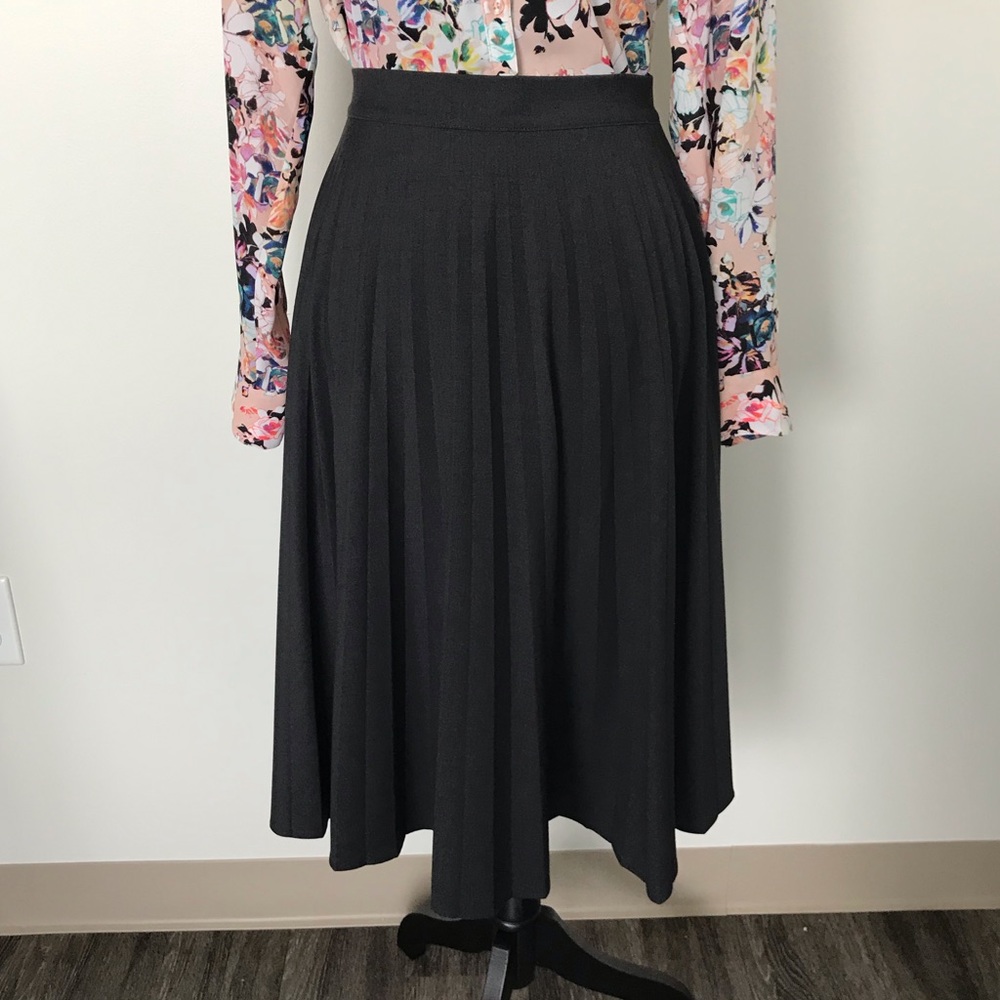 F21 Midi Pleated Grey Skirt